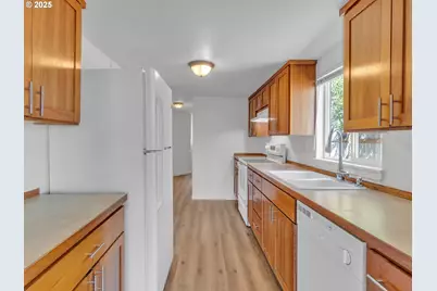 801 NE 13th St, McMinnville, OR 97128 - Photo 10