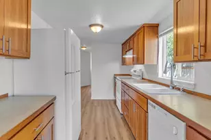 801 NE 13th St, McMinnville, OR 97128 - Photo 10