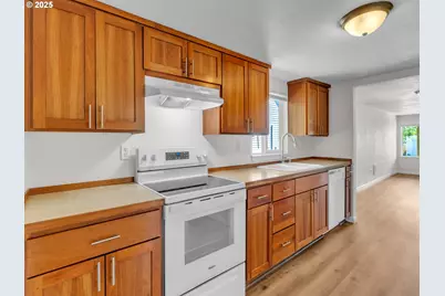 801 NE 13th St, McMinnville, OR 97128 - Photo 12