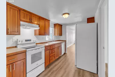 801 NE 13th St, McMinnville, OR 97128 - Photo 8