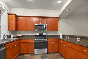 808 NE Caden Ave, Hillsboro, OR 97124 - Photo 16