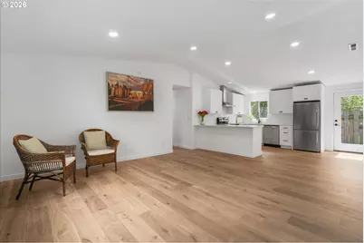 602 S Vermont St, Portland, OR 97219 - Photo 4