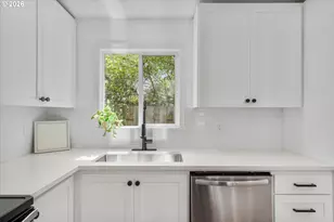 602 S Vermont St, Portland, OR 97219 - Photo 8