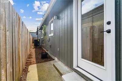 602 S Vermont St, Portland, OR 97219 - Photo 34