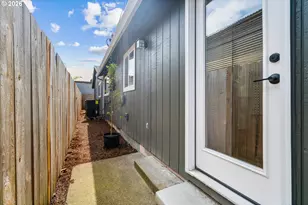 602 S Vermont St, Portland, OR 97219 - Photo 34