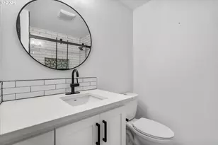 602 S Vermont St, Portland, OR 97219 - Photo 12