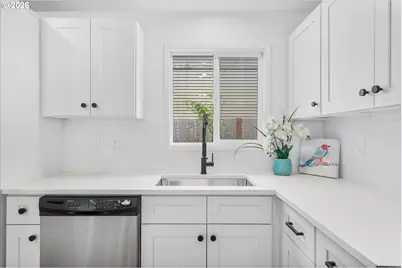 602 S Vermont St, Portland, OR 97219 - Photo 26