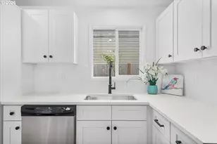 602 S Vermont St, Portland, OR 97219 - Photo 26