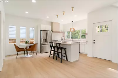 6407 NE 32nd Pl, Portland, OR 97211 - Photo 2