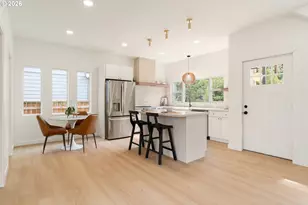 6407 NE 32nd Pl, Portland, OR 97211 - Photo 2