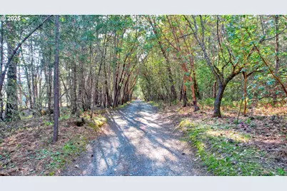 858 Missouri Flat Rd, Grants Pass, OR 97527 - Photo 4