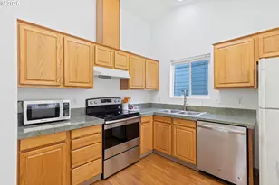 6138 SE Luna Way, Hillsboro, OR 97123 - Photo 2