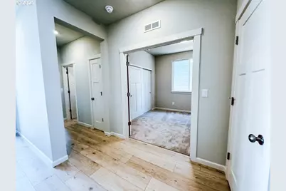 709 S 26th Way, Ridgefield, WA 98642 - Photo 6