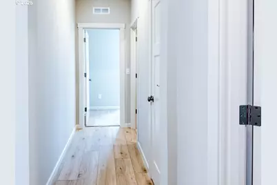 709 S 26th Way, Ridgefield, WA 98642 - Photo 8