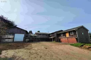 830 3rd St, Bandon, OR 97411 - Photo 1