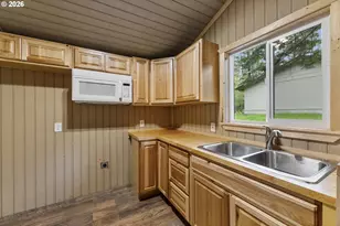 135 Rolling Hills Dr, Grants Pass, OR 97526 - Photo 34