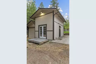135 Rolling Hills Dr, Grants Pass, OR 97526 - Photo 32