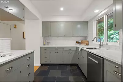 4922 SW Barnes Rd, Portland, OR 97221 - Photo 18