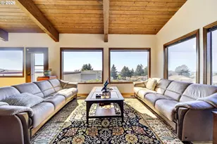 701 Prefontaine Dr, Coos Bay, OR 97420 - Photo 12