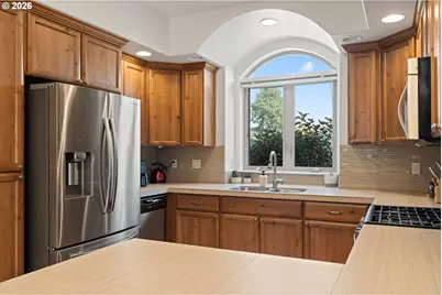 21302 NE Brooklyn Ct, Bend, OR 97701 - Photo 2