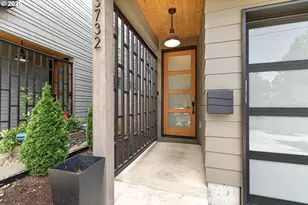 3732 SE Lambert St, Portland, OR 97202 - Photo 2