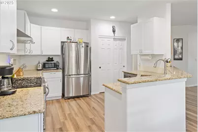 1839 S 57th St, Springfield, OR 97478 - Photo 8