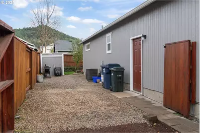 1839 S 57th St, Springfield, OR 97478 - Photo 38