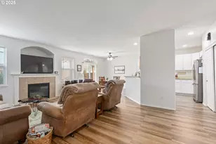 1839 S 57th St, Springfield, OR 97478 - Photo 4