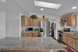 346 E 10th Pl, Junction City, OR 97448 - Photo 18