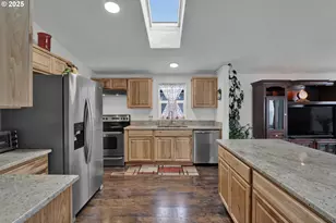 346 E 10th Pl, Junction City, OR 97448 - Photo 14