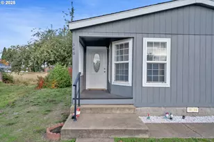 346 E 10th Pl, Junction City, OR 97448 - Photo 4