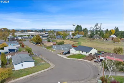 346 E 10th Pl, Junction City, OR 97448 - Photo 38