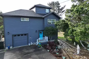 4604 Falcon St, Florence, OR 97439 - Photo 1