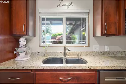 3389 Kevington Ave, Eugene, OR 97405 - Photo 12