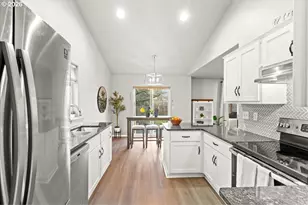 1636 Bonnie Ln, Forest Grove, OR 97116 - Photo 2