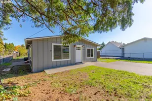 204 S 3rd St, Carlton, OR 97111 - Photo 2