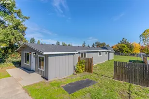 204 S 3rd St, Carlton, OR 97111 - Photo 4