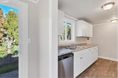 204 S 3rd St, Carlton, OR 97111 - Photo 12