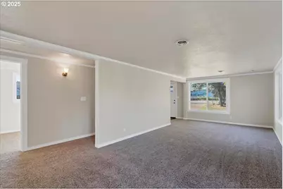 204 S 3rd St, Carlton, OR 97111 - Photo 10