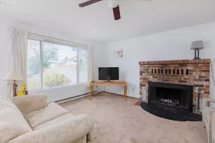 916 NE Douglas St, Newport, OR 97365 - Photo 4