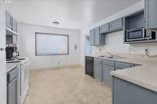 916 NE Douglas St, Newport, OR 97365 - Photo 22