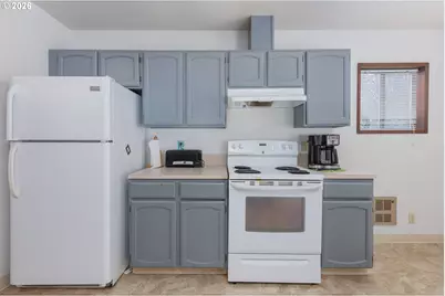 916 NE Douglas St, Newport, OR 97365 - Photo 20