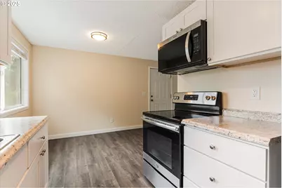 16825 SE Powell Blvd, Portland, OR 97236 - Photo 12