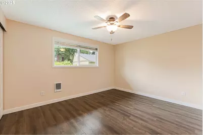 16825 SE Powell Blvd, Portland, OR 97236 - Photo 14