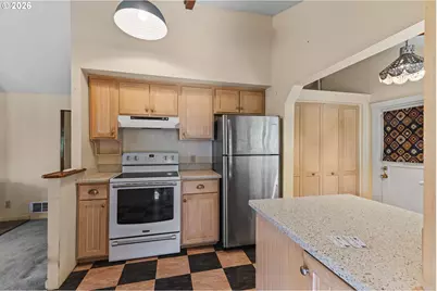 635 25th St, Myrtle Point, OR 97458 - Photo 18