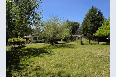 635 25th St, Myrtle Point, OR 97458 - Photo 4