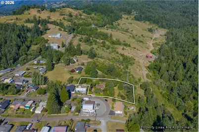 635 25th St, Myrtle Point, OR 97458 - Photo 2