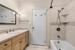 133 W Beacon Hill Dr, Longview, WA 98632 - Photo 12