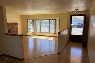1544 E Chamberlain Ave, Cottage Grove, OR 97424 - Photo 4