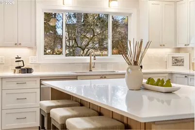 17706 Tree Top Way, Lake Oswego, OR 97034 - Photo 8